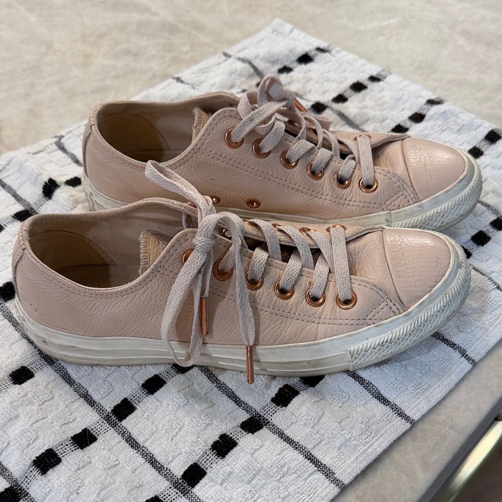 Converse all star Women’s Pink leather rose gold hardware sneakers Low-top 7.5